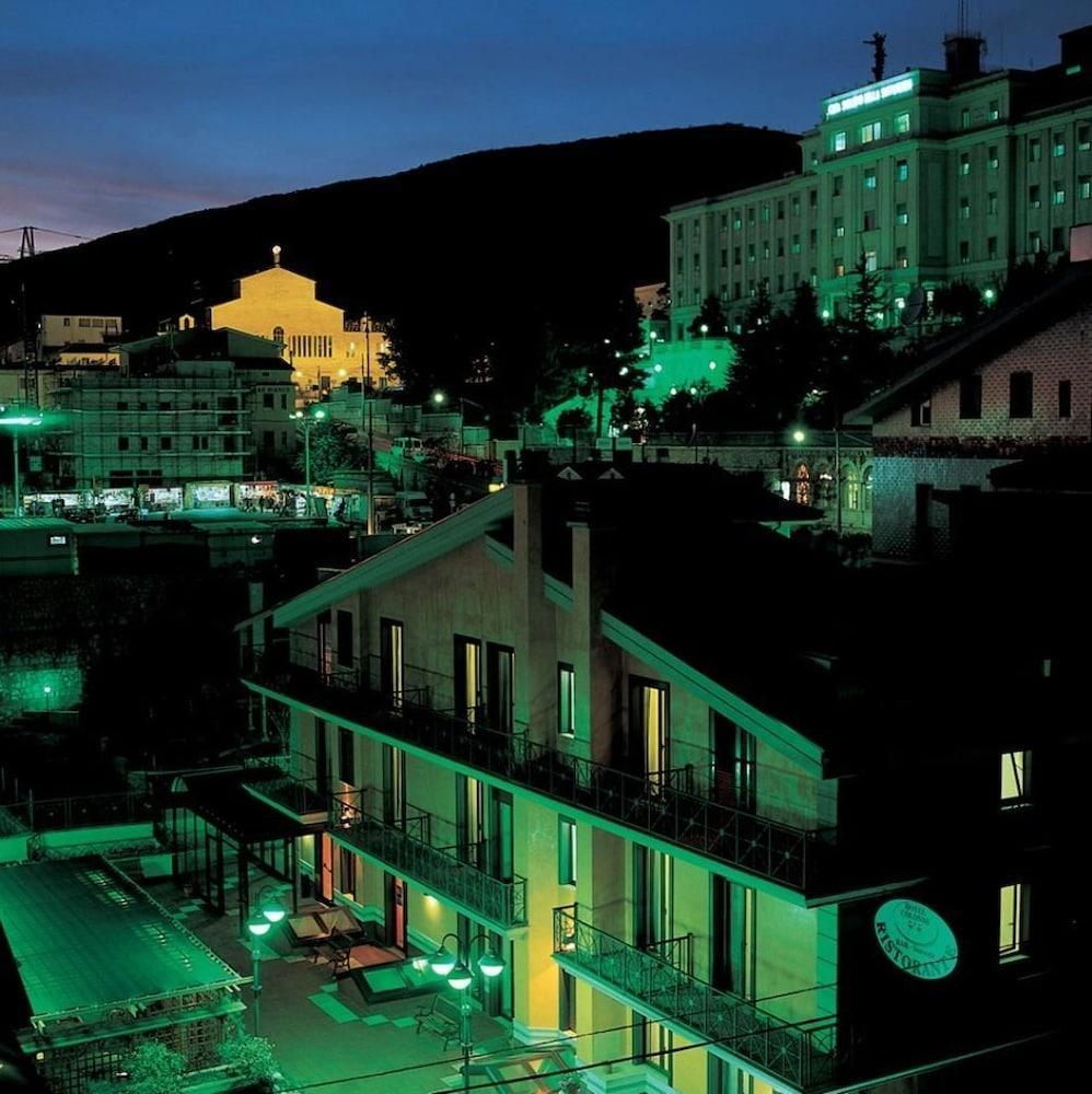 Colonne - Alihotels Hotel 3*