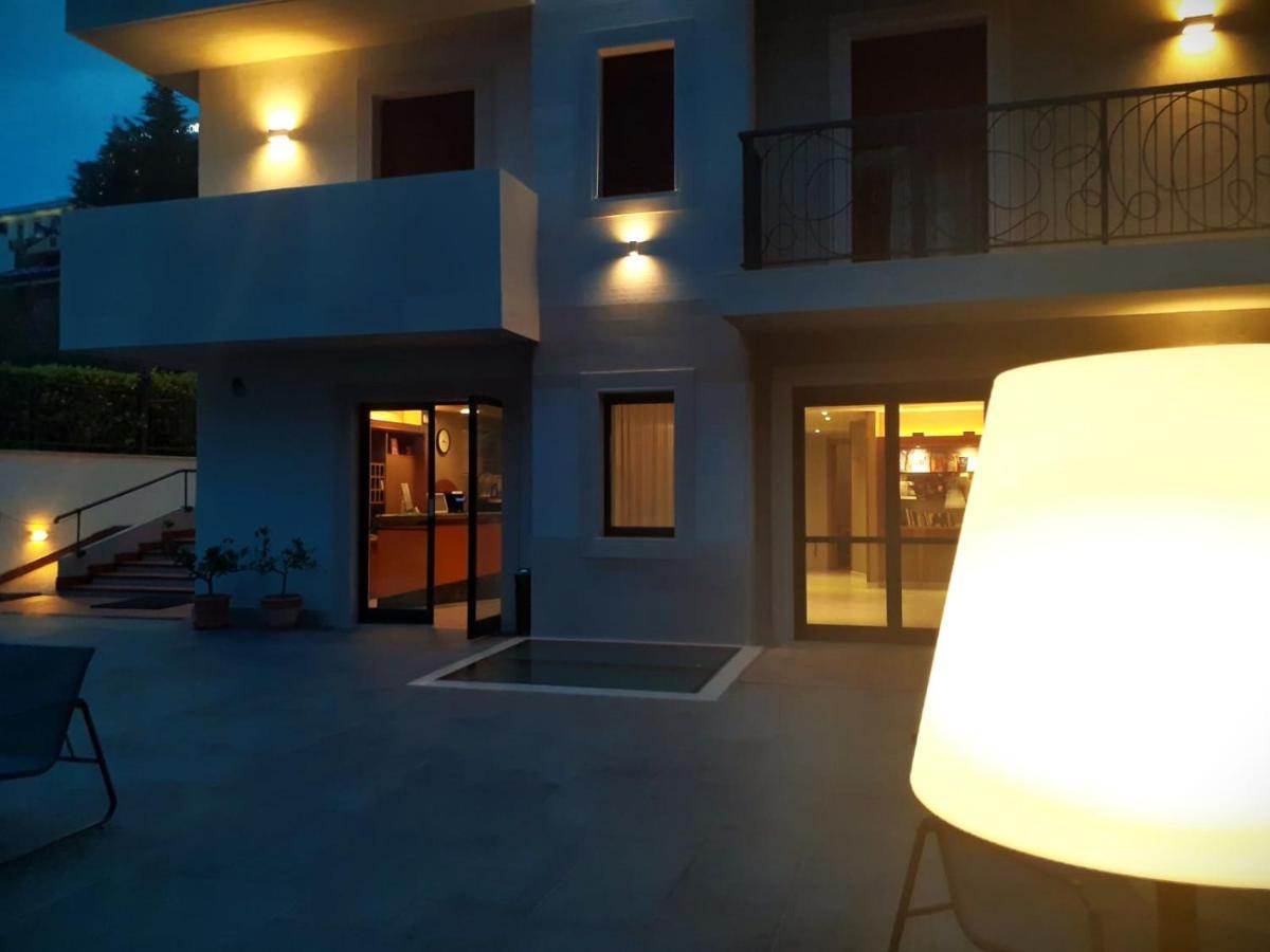 Colonne - Alihotels Hotel