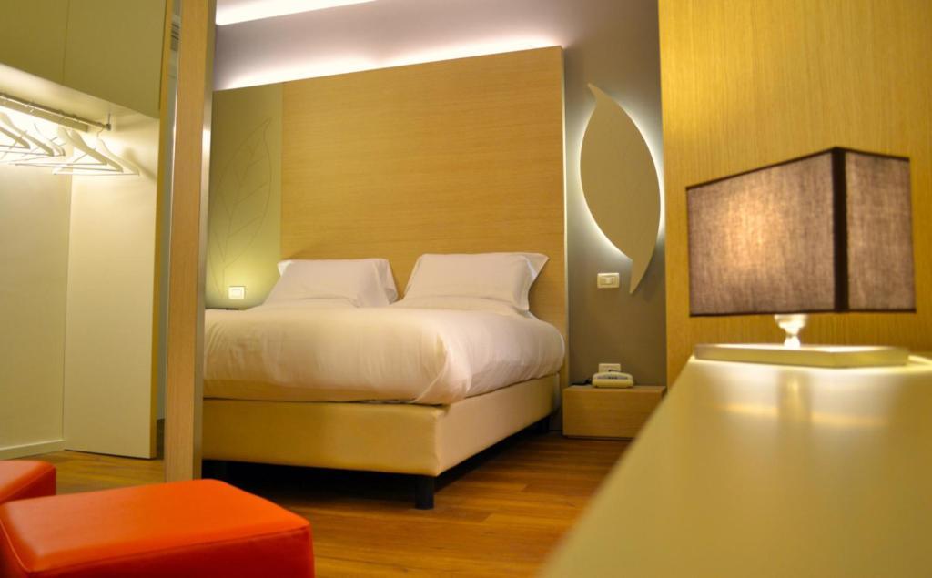 Colonne - Alihotels Hotel