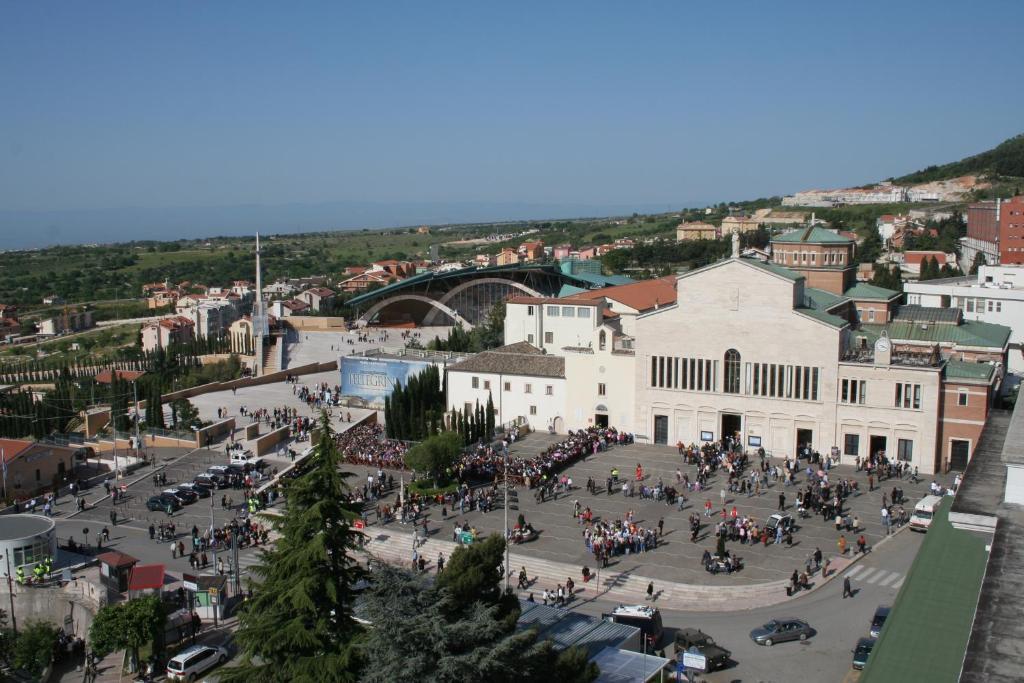 Colonne - Alihotels Hotel 3*