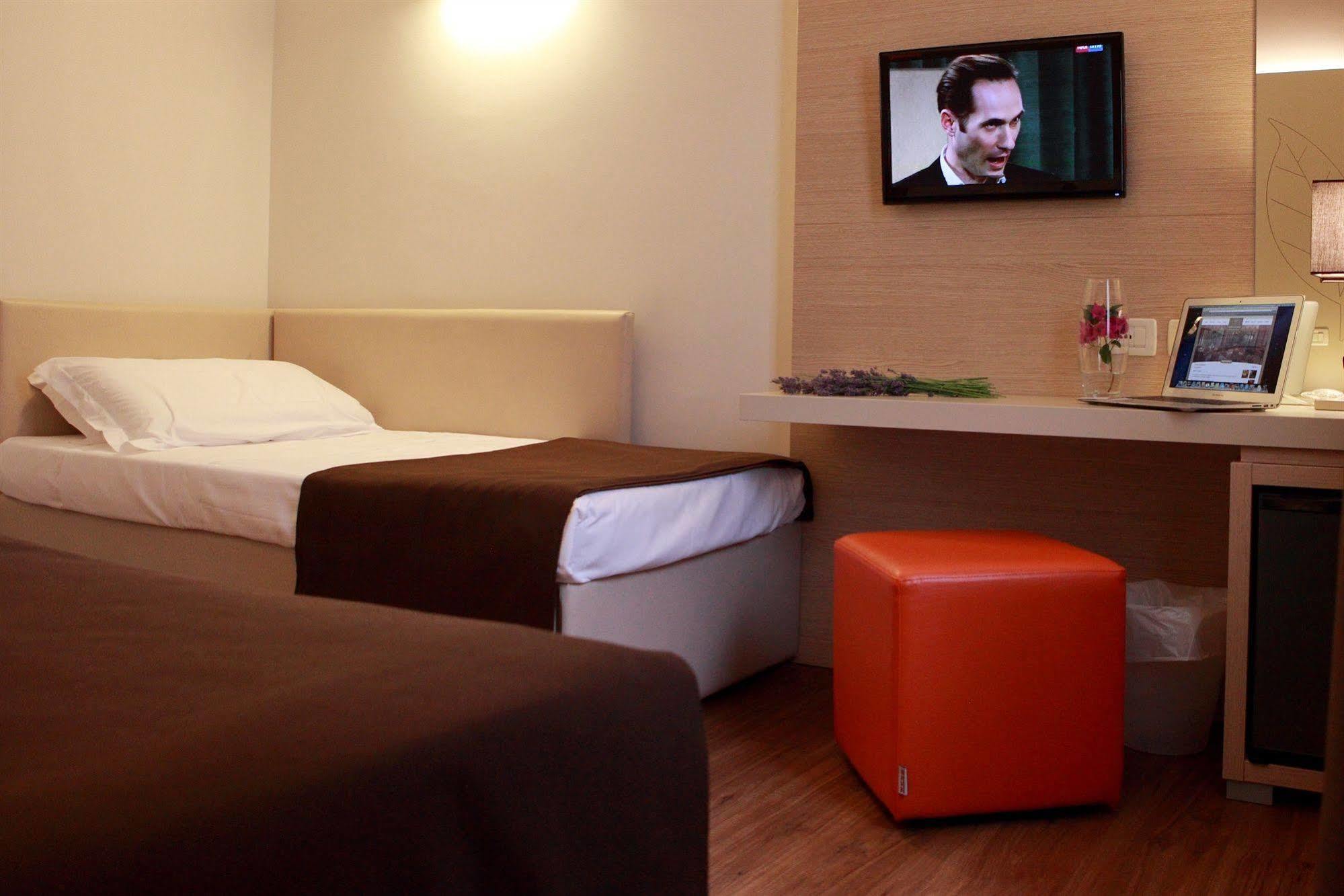 Colonne - Alihotels Hotel