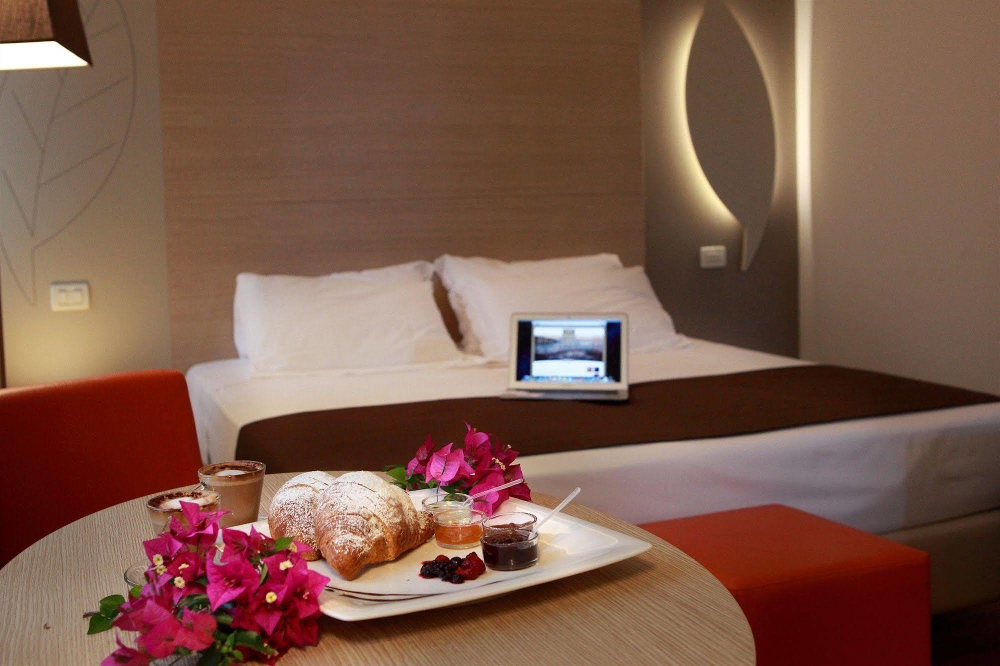 Colonne - Alihotels Hotel 3*